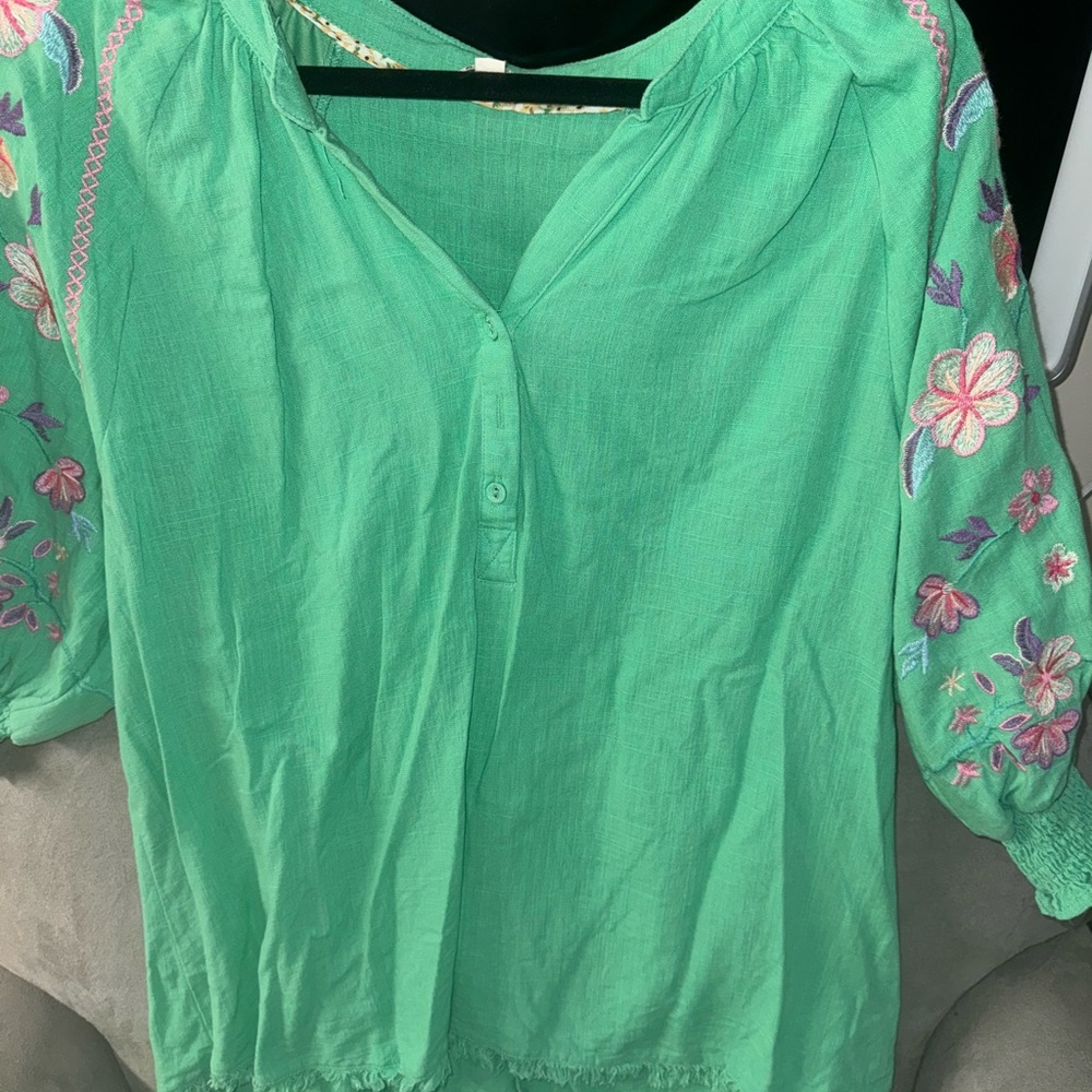 Umgee Green Relaxed Buttoned Blouse